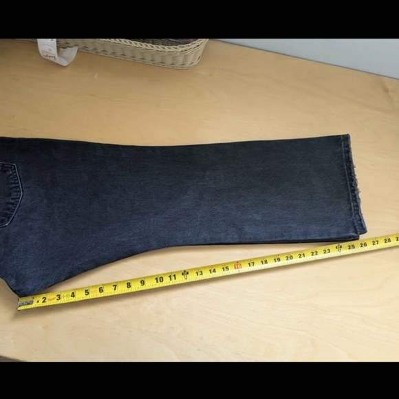 NWT LEVI'S Middy Ankle Bootcut Women Jeans Size 30 Black Color - Picture 8 of 8